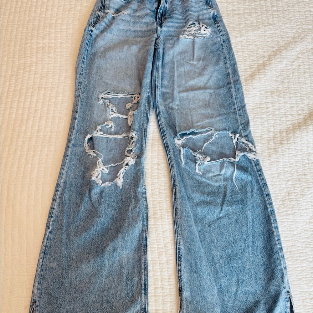 American Eagle AE Ripped Relaxed Mom Jean In Distressed Blue Size 00